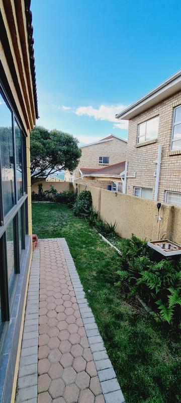 4 Bedroom Property for Sale in Menkenkop Western Cape